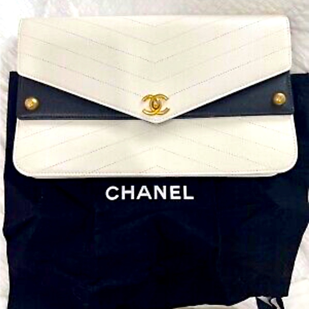 NWT Authentic 19C CHANEL Classic Black White Quilted Envelope Flap Hand Bag New